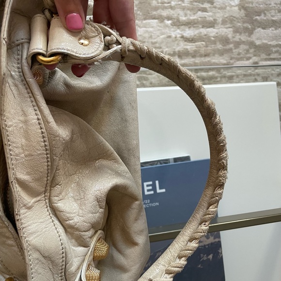 Balenciaga white city bag with gold detailing. Large size. - Picture 15 of 16